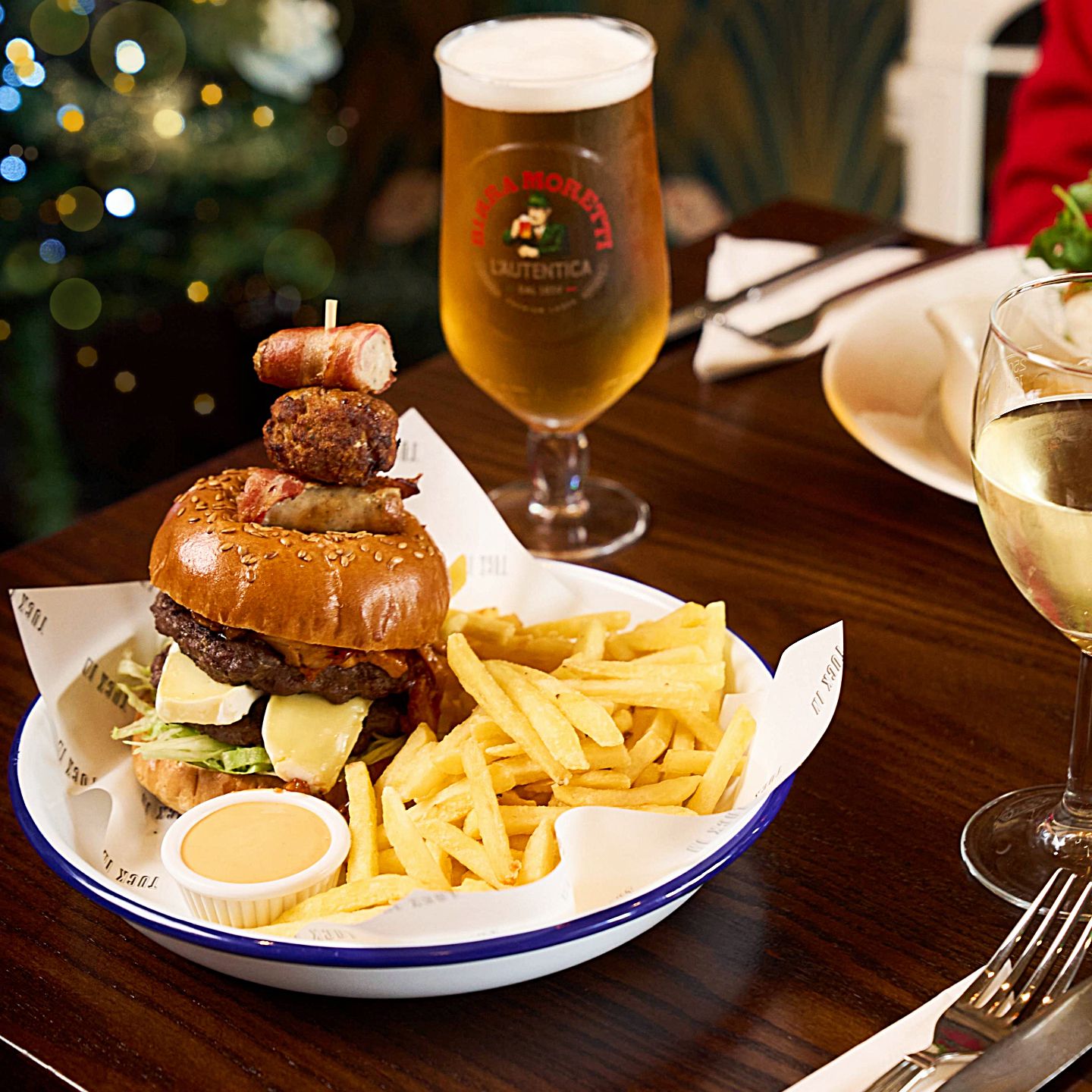 Festive Lunch & Dinner at The Oak Apple in Worcester